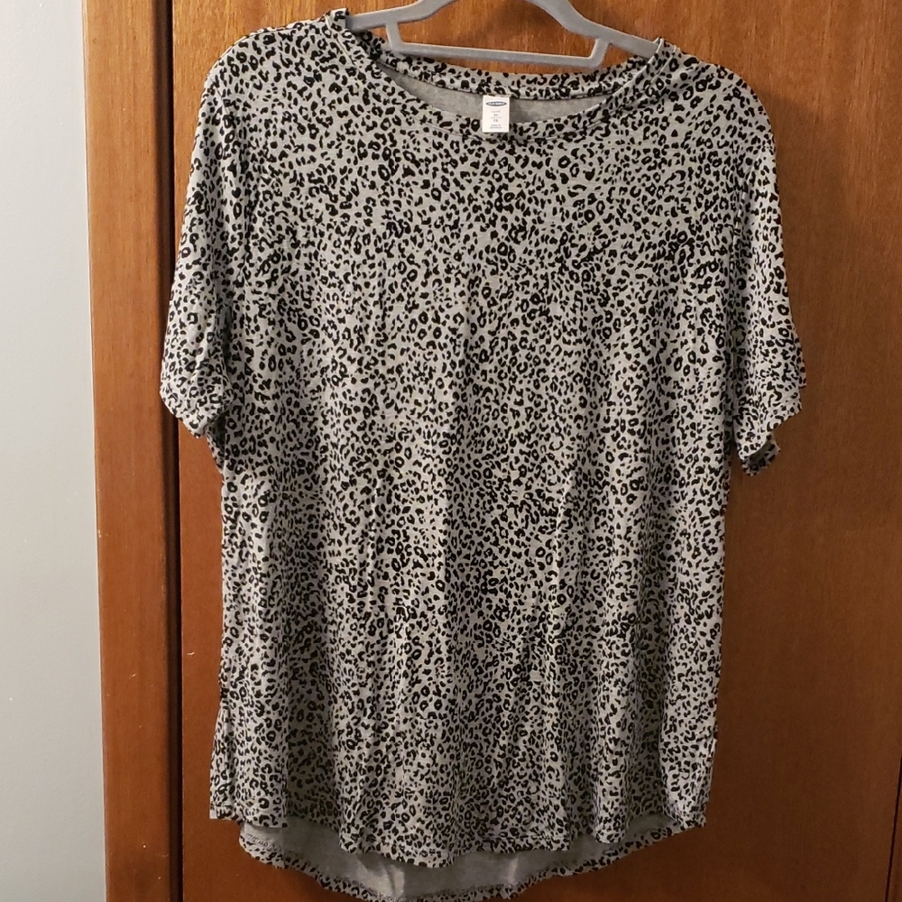 Old Navy Black and Gray Leopard Print Short Sleeve Top